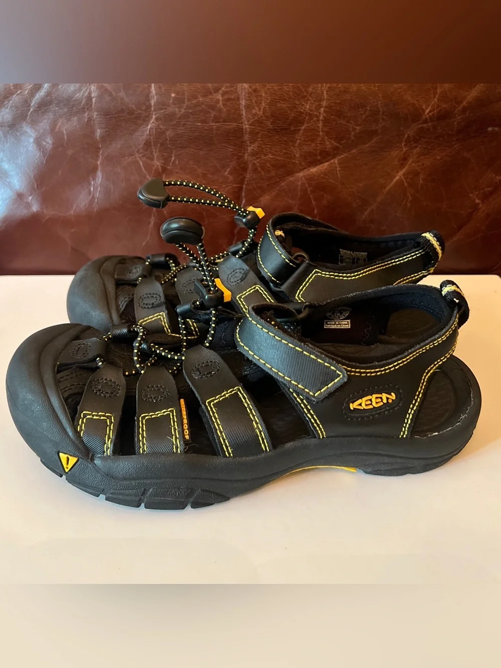 Keen Newport H2 Kids Size 3 Shoe Black Yellow Fisherman Waterproof Sandal Hiking